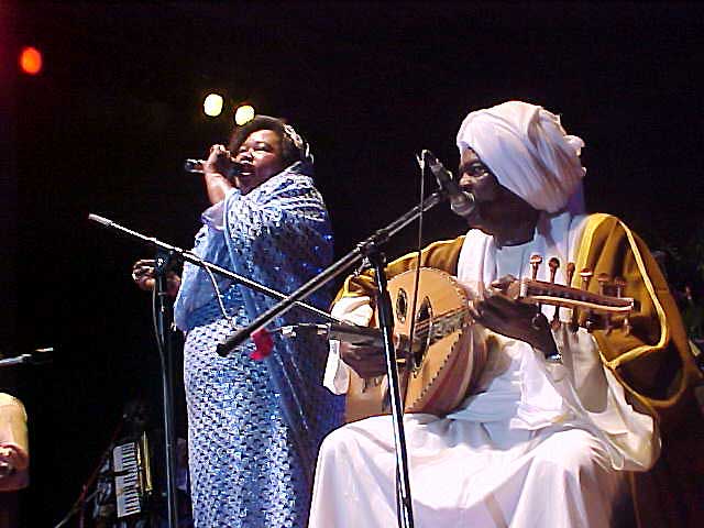 A powerful duo: the diva and the oudmaster