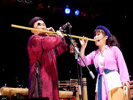 Chi and Bich on lovers' flute