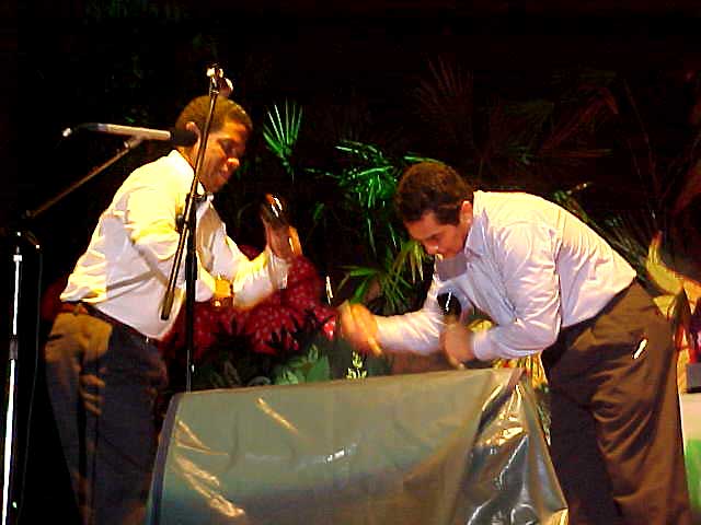 Diego Luis and Henry Benavides duel on the maracas