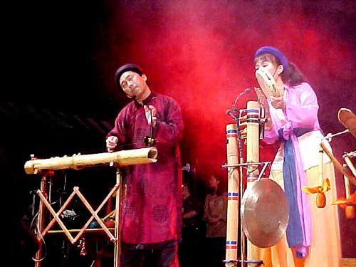 Khac Chi and Ngoc Bich