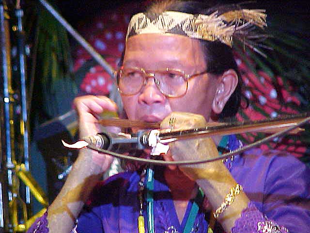 Nging-ngong player, Telen Bit